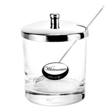 Hvidhedsglassk?l med l?g og ske til kaffes?t med klare glas krydderflasker Jar med l?g og rustfrit st?l ske, der serverer sukker krydderier papri