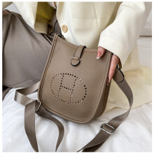 (Brown gray) Solid color simple letter small square bag crossbody bag