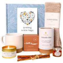 Unboxme Deluxe Tee-Geschenkbox fr Frauen  gemtlicher Selbstpflegekorb mit Keramiktasse, flauschigen Socken, Chai-Tee, Badebombe, Honigglas-Kerze u