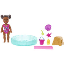 Barbie Skipper Babysitters Inc Liten Docka & Tillbehörsset med Brunett Docka, Pool & Vattenrelaterade Delar