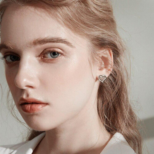 Black Awn Black Stone Heart Stud Earrings 2