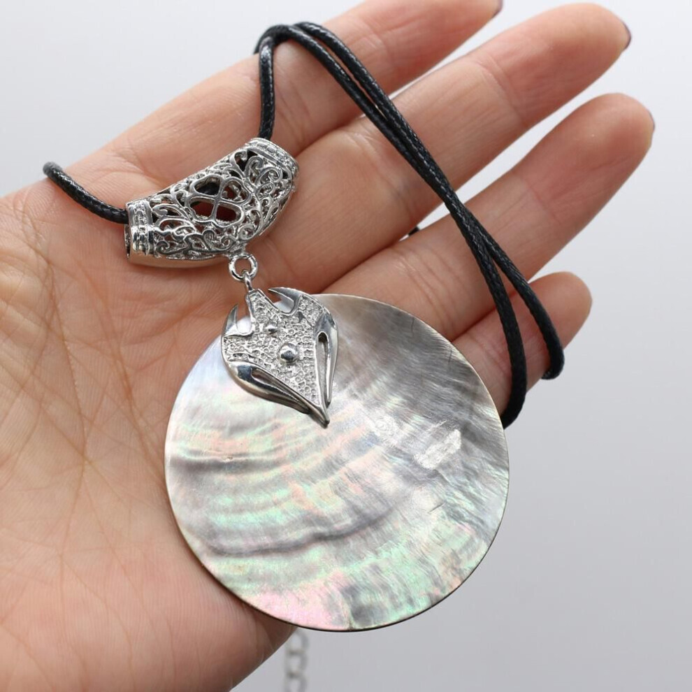 (as the picture, 50x50mm) Round Shell Necklace Natural Shells Mother Of Pearl Pendant With Leather Rope Chains Necklaces For Women Men Quality Jewelry Choker Gifts