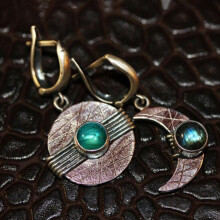 (as the picture) Ancient Red Copper Crescent Moon Earrings, European And American Trends, Round Blue Moonstone, Asymmetrical Vintage Earrings