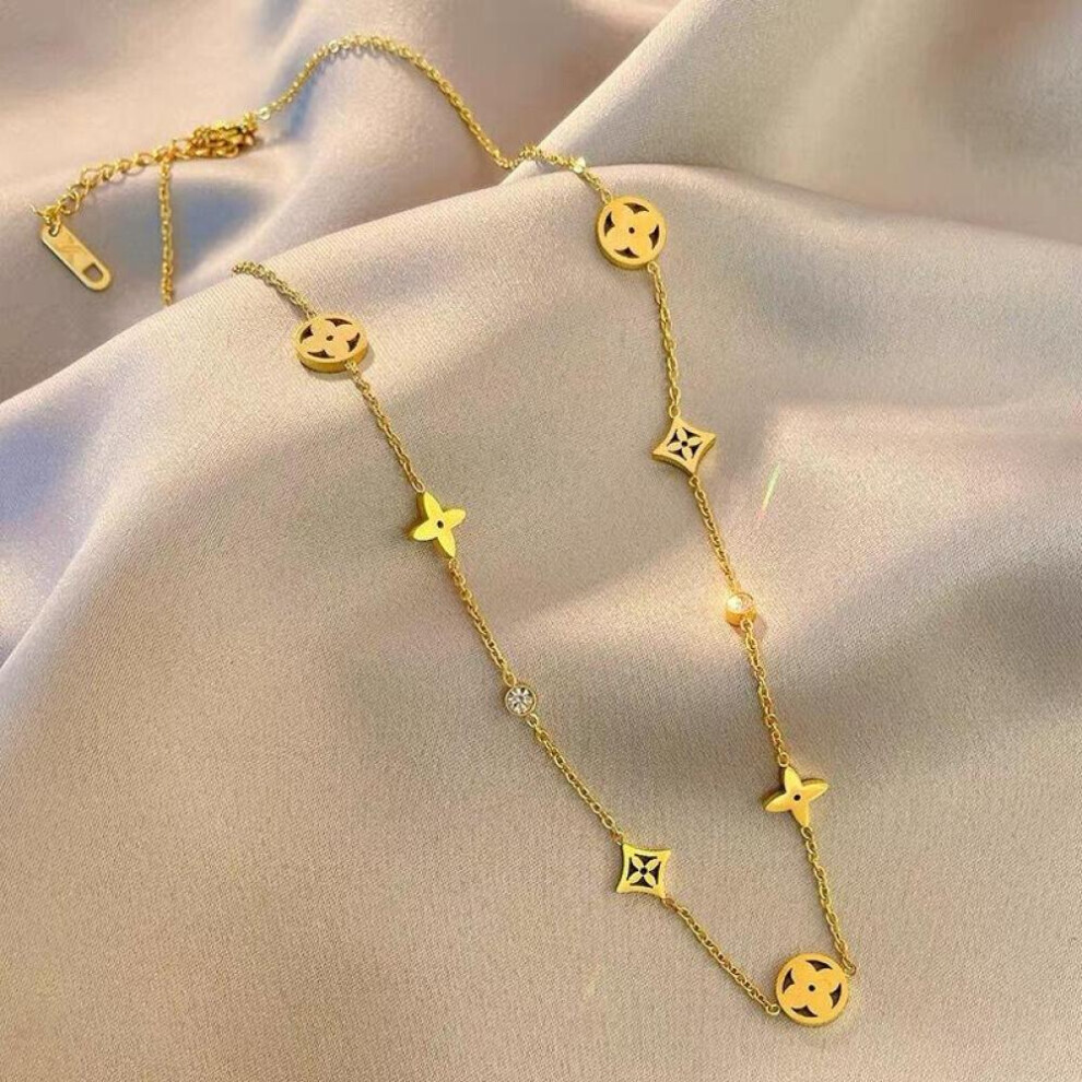 Maxpower (Gold) Hi Clover Clavicle Chain Titanium Steel Necklace Women's Jewelry Pendant Gold