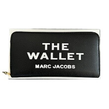 (Black) Holding a wallet clip in hand