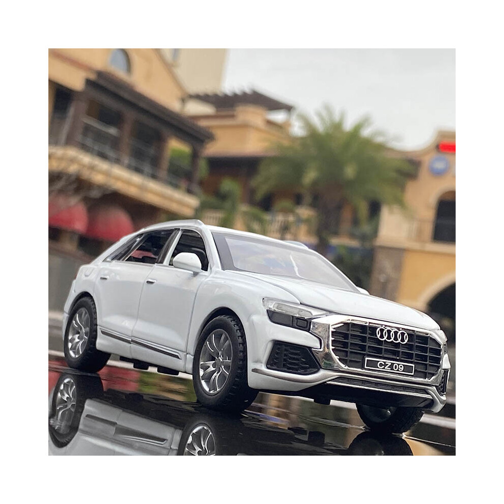 Maxpower (White) 1:32 Audi Q8 Suv Alloy Car Model Diecast Metal Vehicles Car Model Collection High Simulation Sound And White