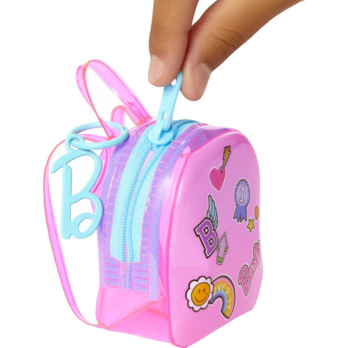 Barbie Ρούχα Barbie, Deluxe Σακούλα με Σχολικό Σετ και Πέντε Θεματικά Αξεσουάρ 1