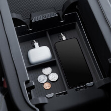 Spigen Konsolorganisatör Tray (Kolfiberutgåvan) För Rivian R1T och R1S 2024 2023 2022