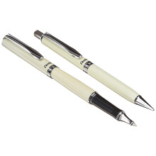 Pentel Libretto -geelikyn    ja -lyijykyn   setti lahjapakkauksessa, 0,7 mm:n kyn    ja 0,5 mm:n kermanv   riset tangot (K6A8W-A)