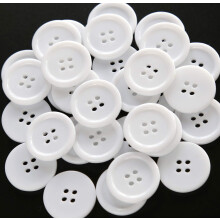 GANSSIA 7/8 palcov (22,5 mm) biele ivicov gomb ky na itie na odev a DIY remesl , balenie 70 ks