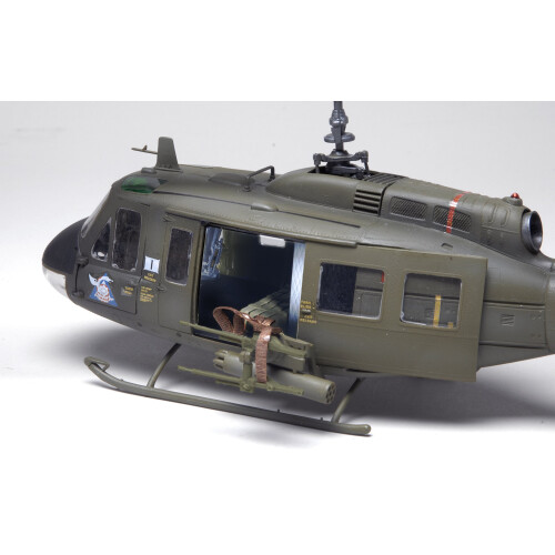 Revell Revell Γερμανίας UH-1D Huey Gunship Μοντέλο , Πράσινο, για 12 ετών και άνω 1
