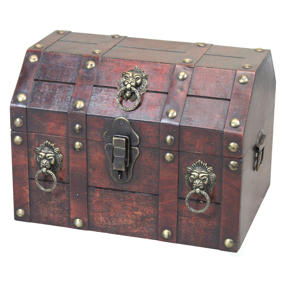 Coffre de pirate antique en bois avec anneaux de lion