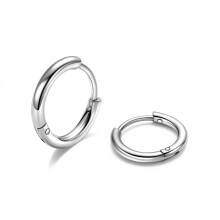 8MM Kirurgiskt Stål Hoop Örhängen, Silver Huggie Hoop Örhängen för Män Kvinnor Hypoallergeniska