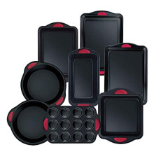 Hell's Kitchen Nastick 8 pieces Ultimate Takeware Set - Pandes de patisserie et plaque a patisserie dans des poignees de silicone rouge sans bato