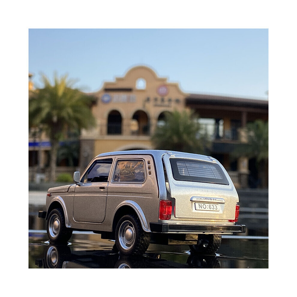 1:32 LADA NIVA Classic Car Alloy Car Diecasts & Toy Vehicles Metal Toy-image-OPC-PG9DRQ9-NEW