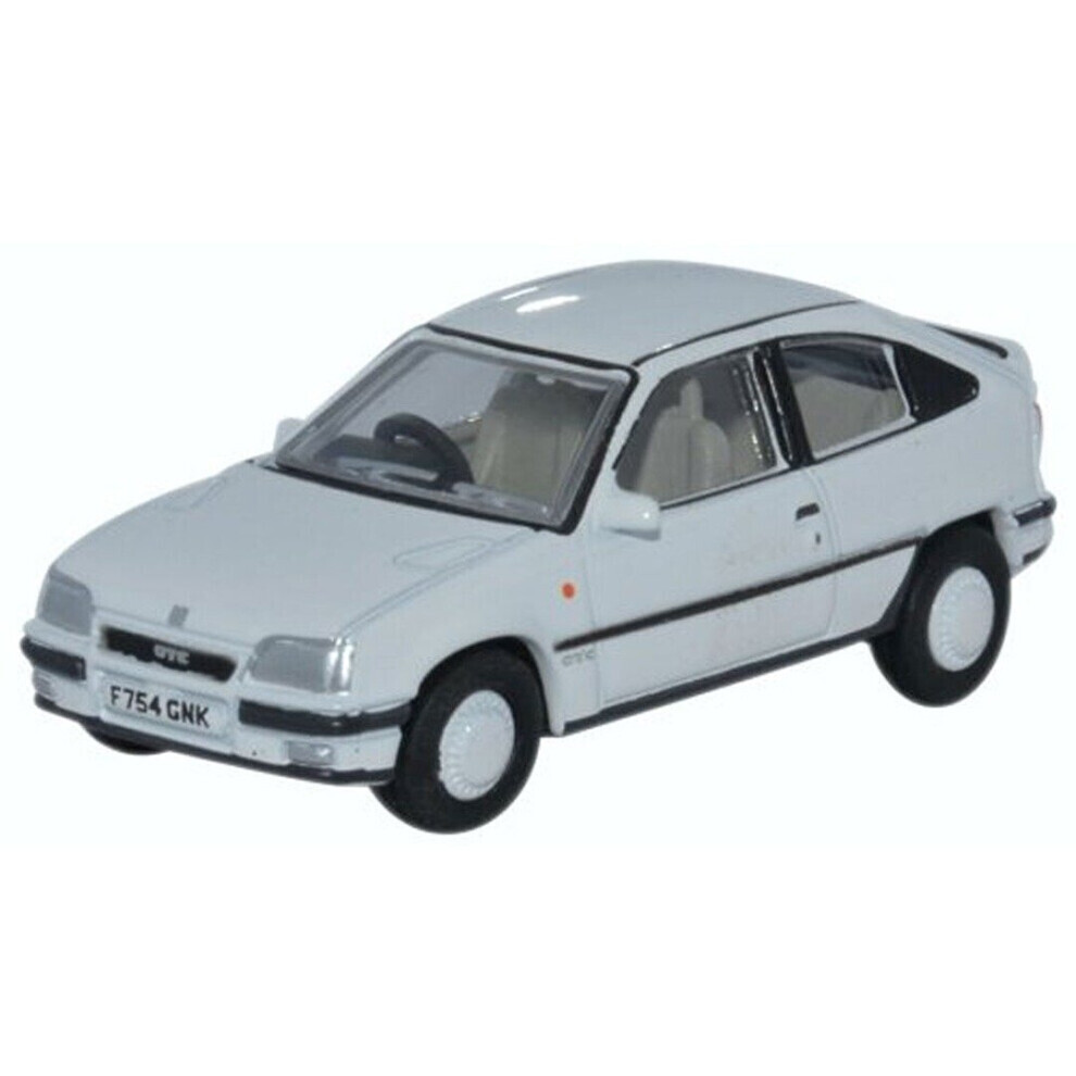 Maxpower Oxford Diecast 1:76 Scale Vauxhall Astra Mkii White