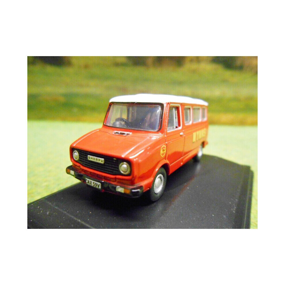 Maxpower Oxford Diecast Sherpa Minibus Wynns