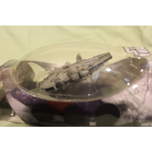 Hasbro Ve   culos de 3 polegadas da s   rie de tit   nio - Battle devastado M.Falcon 1
