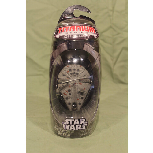 Hasbro Ve   culos de 3 polegadas da s   rie de tit   nio - Battle devastado M.Falcon