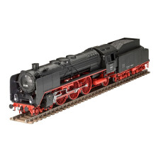 German BR01 Locomotive with T32 Tender
