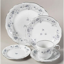 JOHANN HAVILAND BLUE GARLAND 5 PIECE PLACE SETTING (NEW IN BOX)