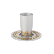 Wine Goblet Anodizat aluminiu decorat cu dantela proiectata de artistul Yair Emanuel (Cupa de argint cu dantela de aur)