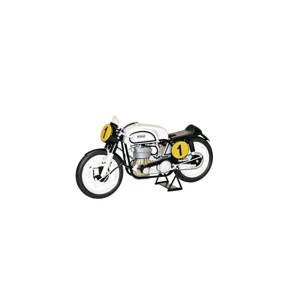 Maxpower Italeri 4602 Norton Manx 500Cc 1951 Motorcycle - Built Model