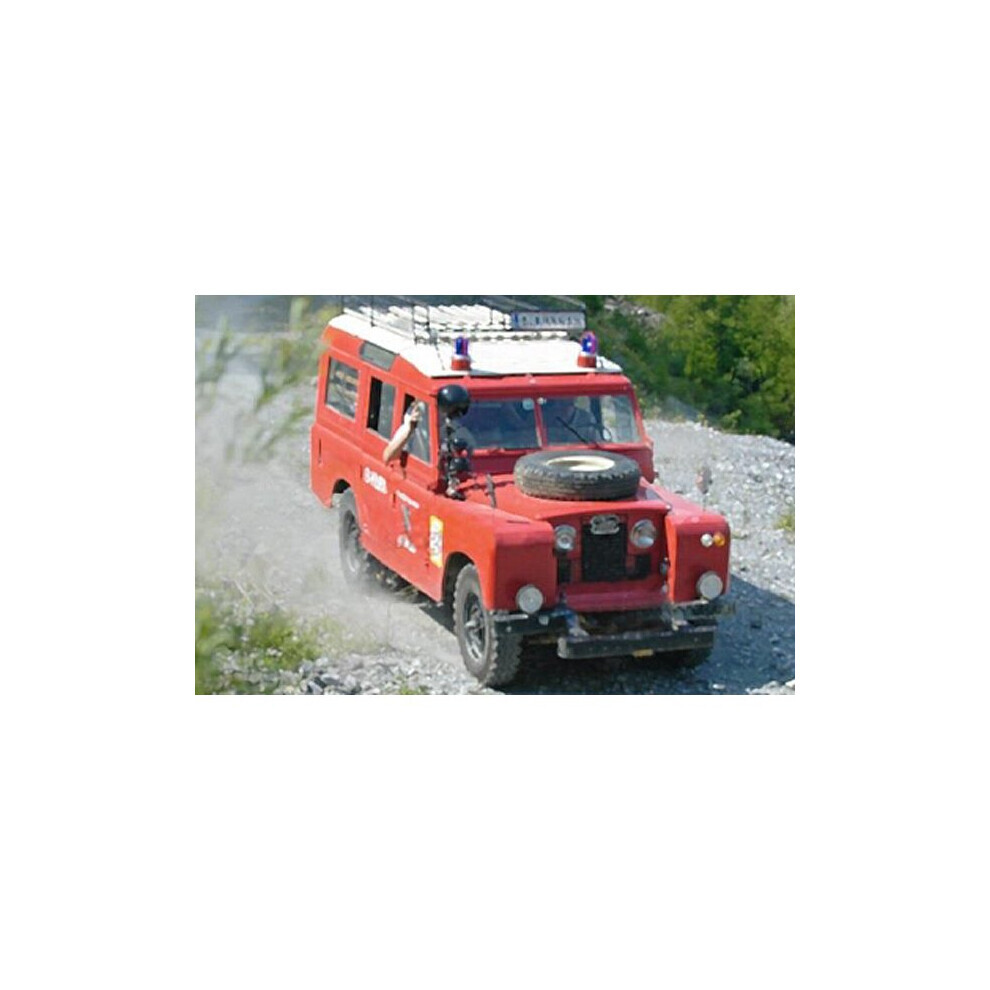 Maxpower Italeri Land Rover Fire Truck - 1:24 Scale