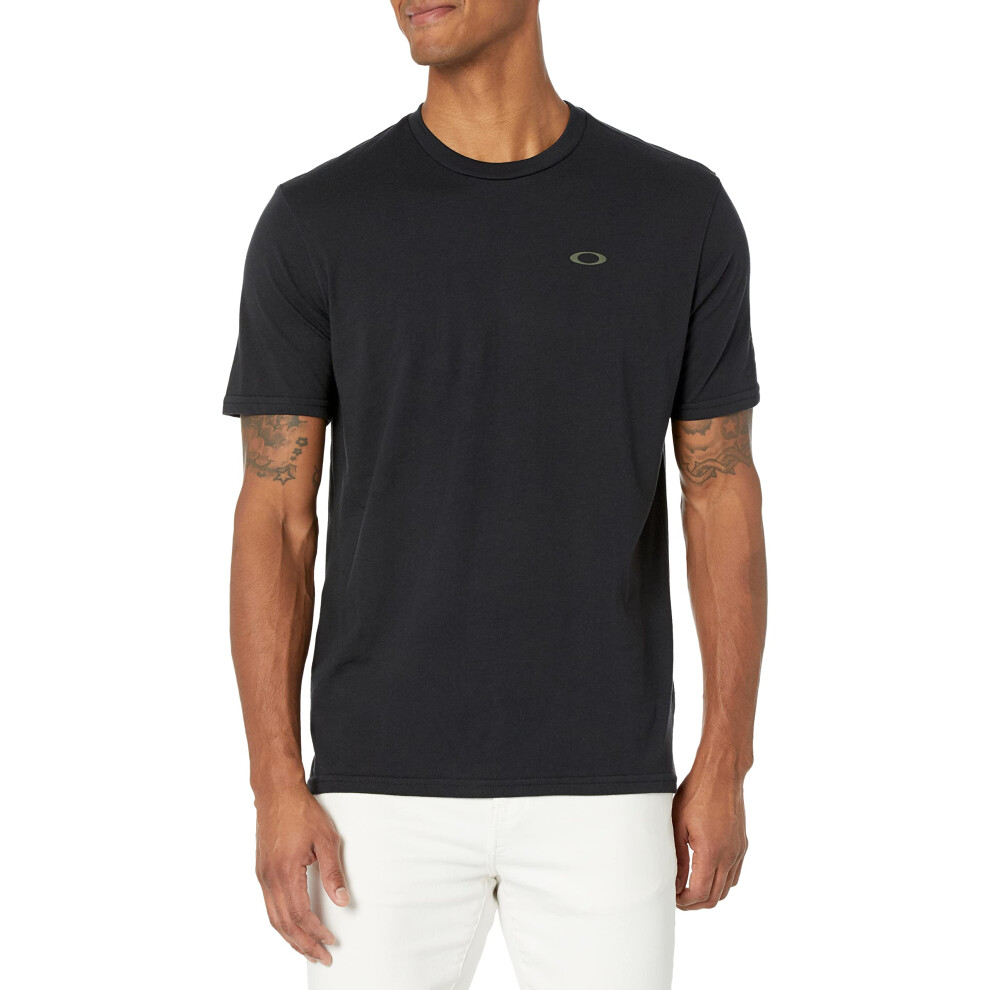 Lacoste Men's Classic Pique Slim Fit Short Sleeve Polo Shirt Overview