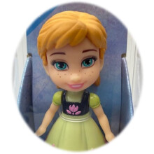 Amarina verpackt in einer durchsichtigen Box zum Verschenken. Bewegliche 3,5-Zoll-Minipuppe. Whlen Sie aus allen 14 Frozen-Charakteren (Anna Green)