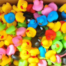 DZTIAN 31 stuks veelkleurige mini veelkleurige badeendjes babybadje ducky badkuip zwembad piepende kleine eend speelgoed voor douche/feestdecoratie b