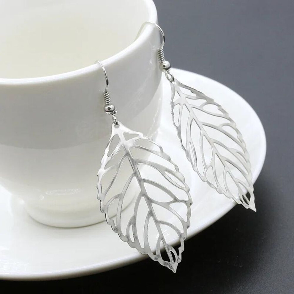 (silver) Hollow Out Leaves Drop Earrings for Women Vintage Silver Golden Color Dangle Earrings Hook Jewelry Lightweight Trendy Ear Accessories