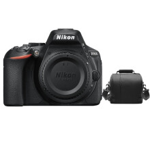 NIKON D5600 Gehäuse + Kameratasche