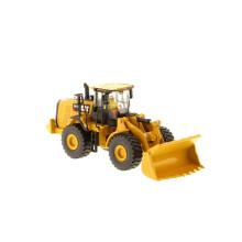 Kolesov nakladac Caterpillar 972M s vidlami na drevo v mierke 1:87 od Diecast Masters - s ria HO 85950