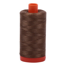 Aurifil Mako Bomuldstr?d Solid 50wt 1422yds m?rk sandsten