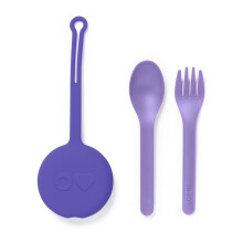 Omie OmieBox Kinderutensilien-Set mit Etui – 2-teiliges wiederverwendbares Plastikgabel- und Löffelbesteck mit Pod für Kinder (Flieder)