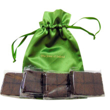 Irish Turf Peat Refills Bulk Pack med 24 Mini Sods i en duft af Irland Sn?re-gavepose