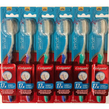 Colgate SlimSoft Floss-Tip Zwarte Handtandenborstel, 0.09 Fl oz