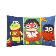 Ryans World Børne pudebetræk Omvendeligt Standard 30x20 cm, 100% polyester, Ekstremt blød mikrofiber, Rød Titan Gus Moe & Combo Panda-tryk