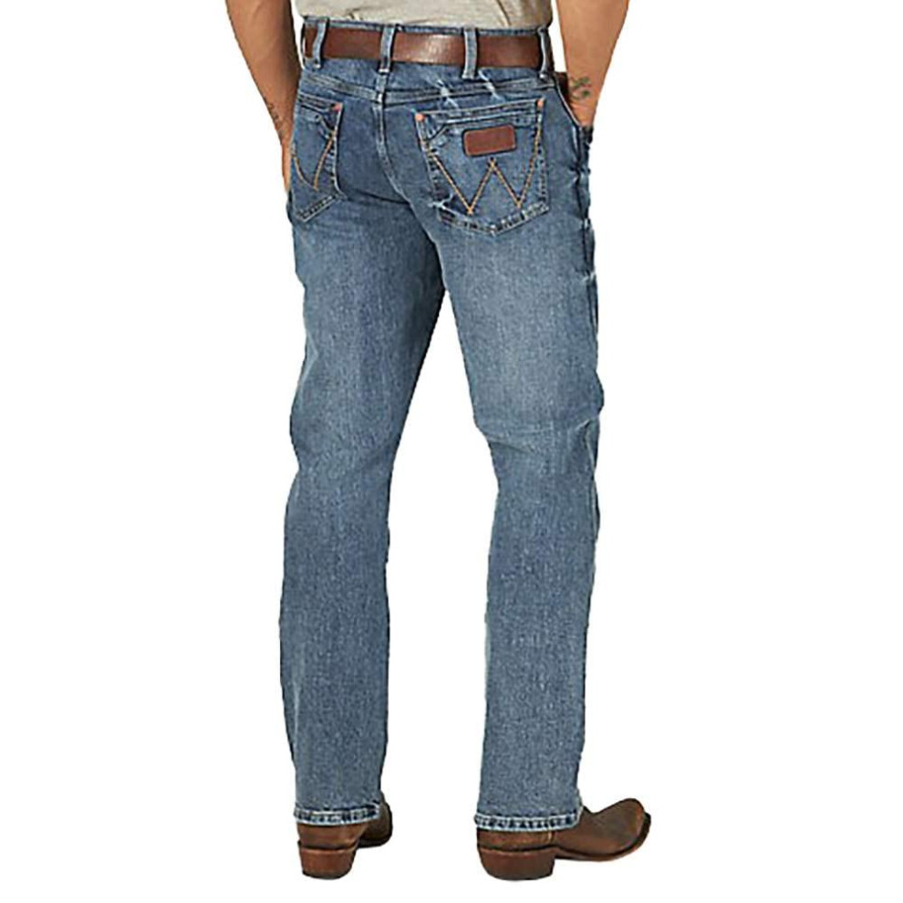 Wrangler Men's Retro Relaxed Fit Boot Cut Jean  Greeley  31W x 32L