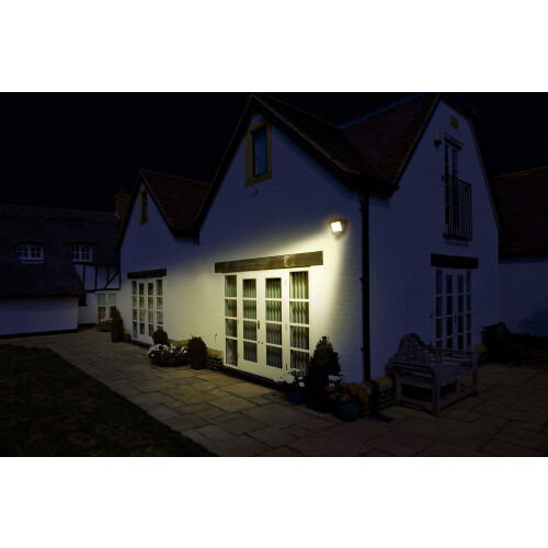 Luceco Luceco LED Eco Slimline Floodlight, 20 Watts, White 2