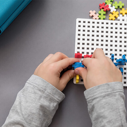 Set de Construção PLUS PLUS com Estojo de Viagem, Brinquedo STEM 3D para Crianças, 100 Peças Interligadas 2