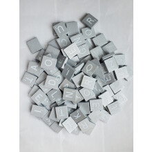 Planet Xpress Scrabble-Steine aus Holz, 100 Steine, Ersatz f  r Spiele, Scrapbooking, Basteln, Nachrichten usw. (Metallic-Silber, 100 Steine)