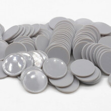 Hakitaroom uppsttning av 100 ogenomskinliga plastlrarrknare Mini Poker Chips Game Tokens med lagringslda (Lightgray 1,26 tum)