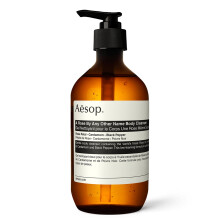 Aesop en ros av ngot annat namnkroppsrengring - aromatisk gel formulerad fr att frsiktigt rengra och mjukgra huden - med den finaste rosenb