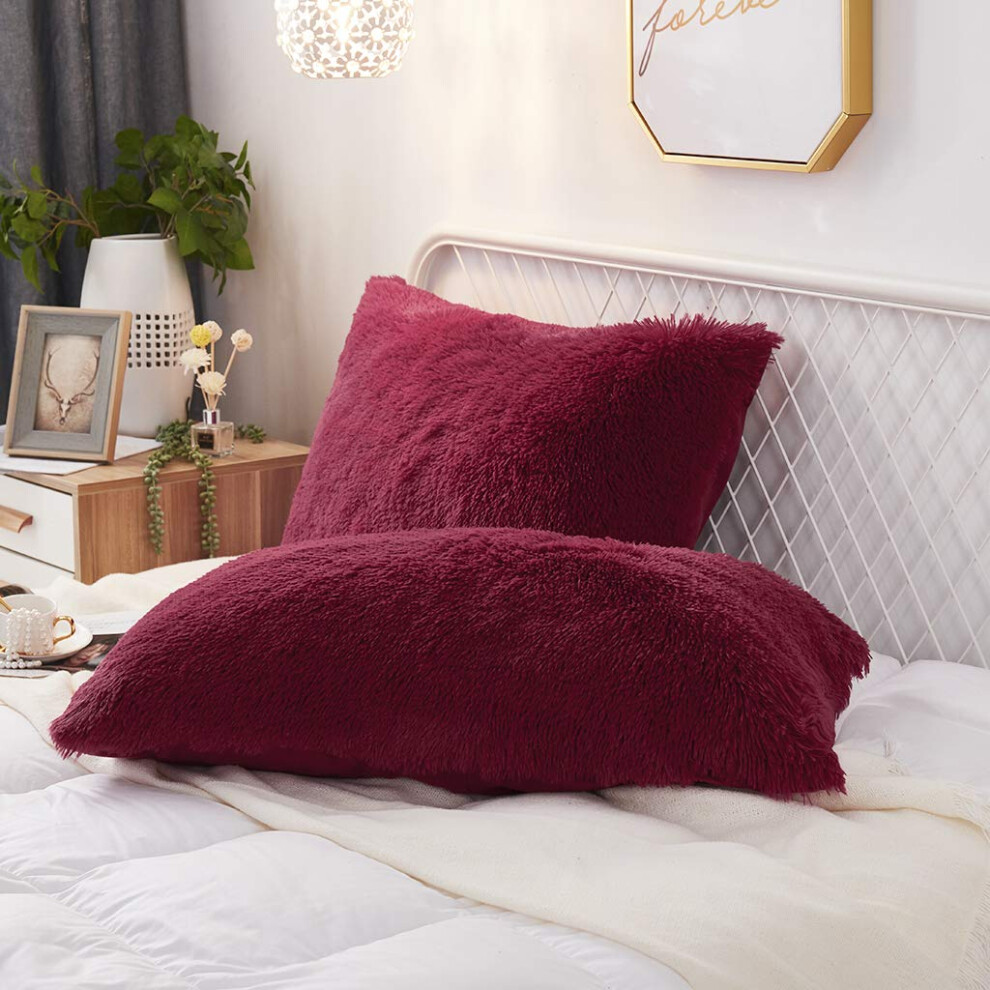 Uhamho Lot de 2 housses de coussin d   coratives en fausse fourrure et velours doux avec fermeture    clair (bordeaux 50 x 91 cm)
