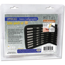 The Beadsmith Steel Alphabet blyegek - Fm elemek - 27 darabos, 3 mm-es nagybetus kalligrafikus betutpus - A-Z betuk plusz s szimblum - Trolts