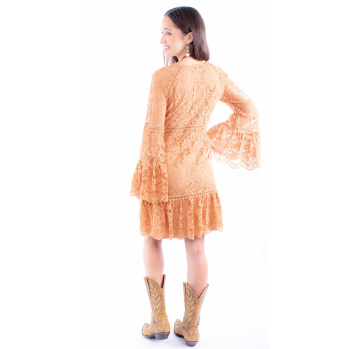 SPITZENKLEID MIT AUSGESTELLTEN ΔRMELN 1
