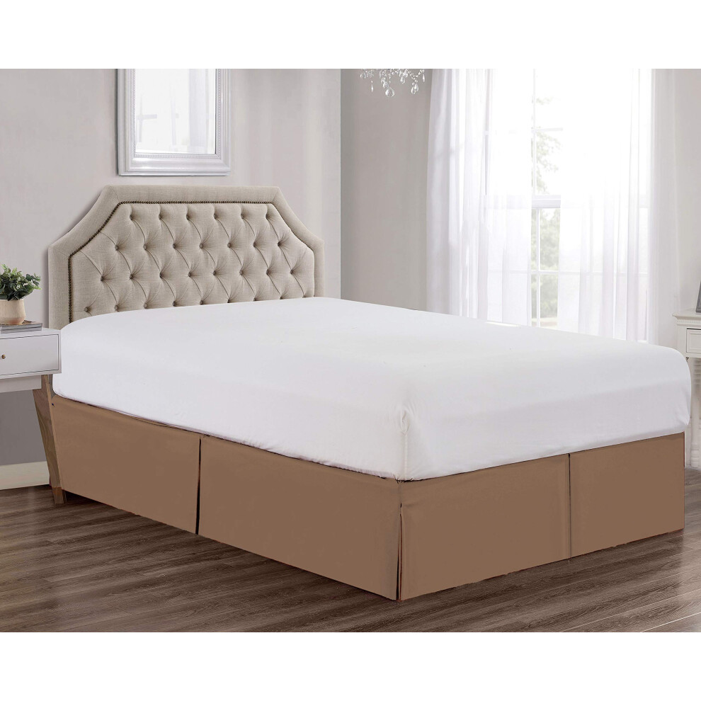 Jupe de lit pliss   e et volant anti-poussi   re Sheets & Beyond en microfibre bross   e ultra douce et unie, 35,6 cm (Queen Size, taupe)