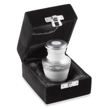 Herinnerde kleine crematie herdenkingsurn voor menselijke as Witte en zilveren miniatuur aandenken urn met fluwelen hoesje